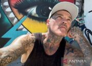 Shifty Shellshock, vokalis Crazy Town meninggal dalam usia 49 tahun