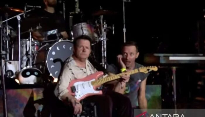 Michael J. Fox nyanyikan “Fix You” bersatu Coldplay di Glastonbury