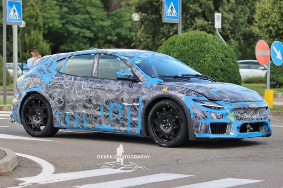 Prototipe EV Ferrari tertangkap kamera, mirip Maserati Levante