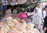 Jokowi Bareng Iriana ke Pasar pada Sulsel, Cek Harga hingga Beli Kacang Disco